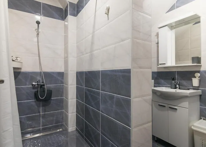 Bb * 巴伊纳巴什塔